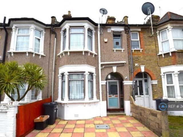House for rent in London Borough of Redbridge, Greater London