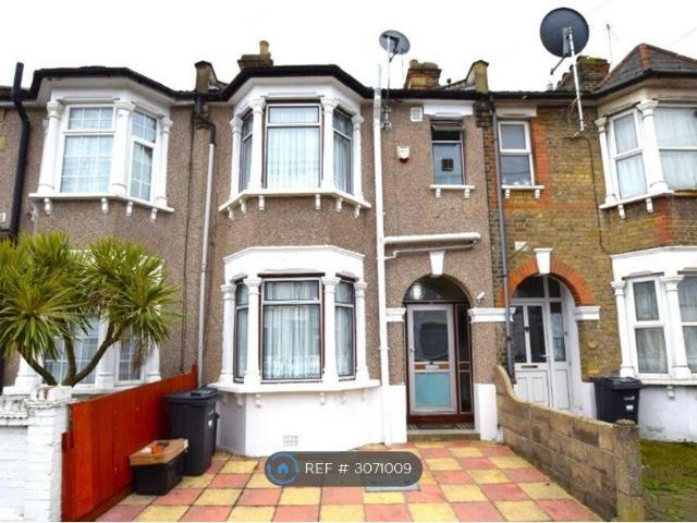 House for rent in London Borough of Redbridge, Greater London