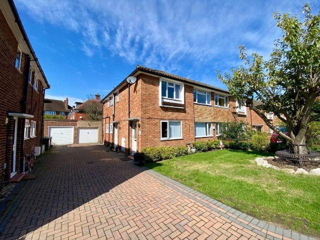 Apartment for rent in Woodcote, Epsom