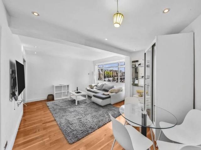 Apartment for rent in Brompton, Greater London