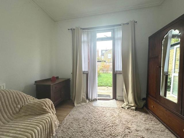 Room for rent in London Borough of Ealing, Greater London