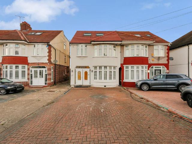 House for rent in London Borough of Redbridge, Greater London