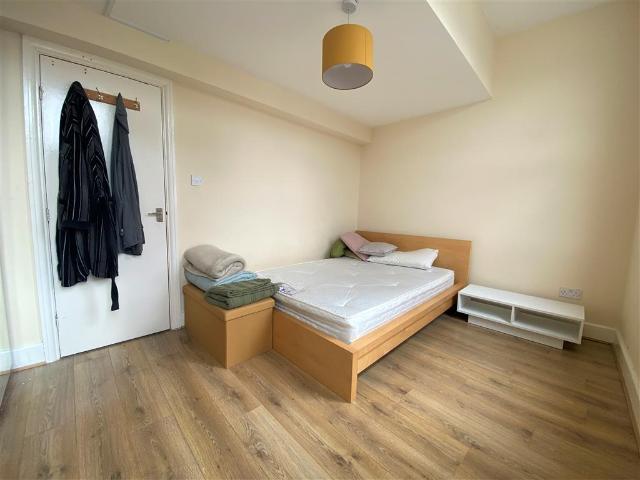 House for rent in Furzedown, Greater London