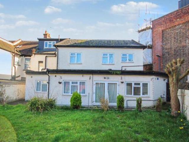 House for sale in Cat Hill, Greater London