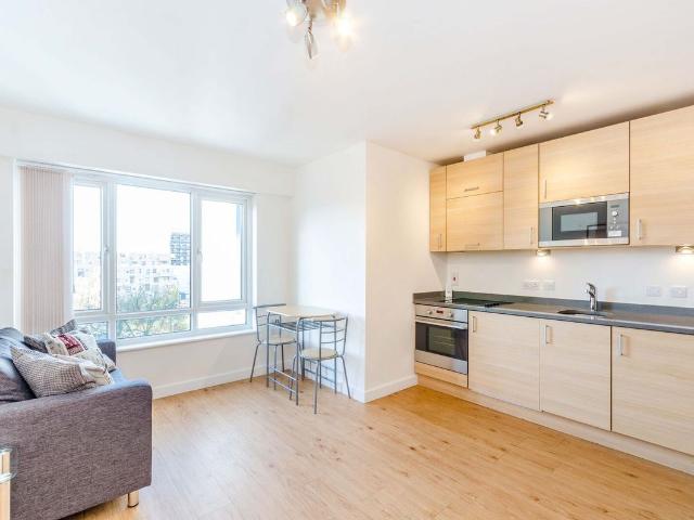 Studio for rent in Colindale, Greater London