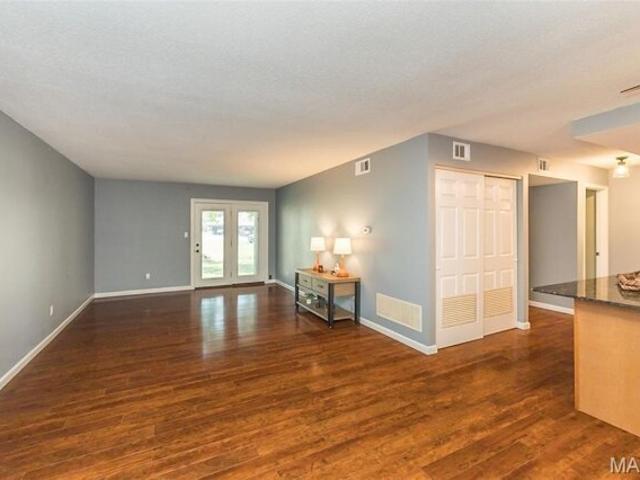 Condo for sale in Saint Charles Condo for sale in Saint Charles