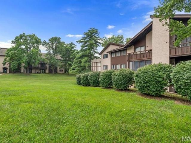 Condo for sale in Saint Charles Condo for sale in Saint Charles