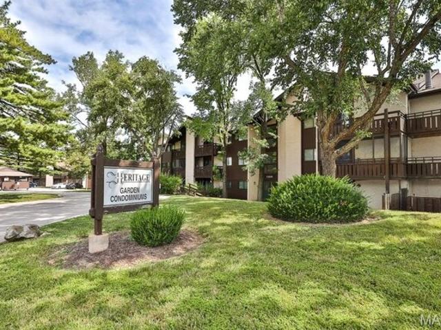 Condo for sale in Saint Charles Condo for sale in Saint Charles