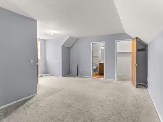 Condo for rent in Dearborn