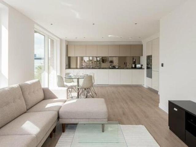 House for sale in London Borough of Hounslow, Cat Hill