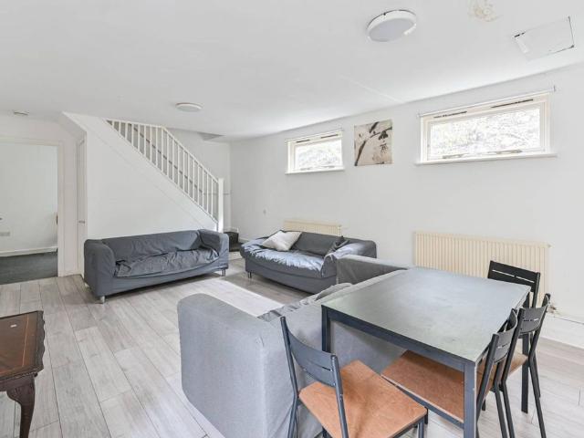 Apartment for rent in Earlsfield, Greater London