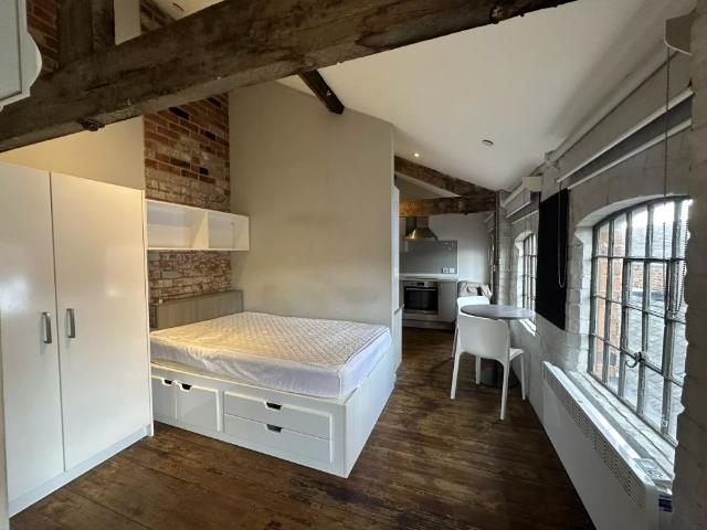 Studio for rent in Bordesley, West Midlands