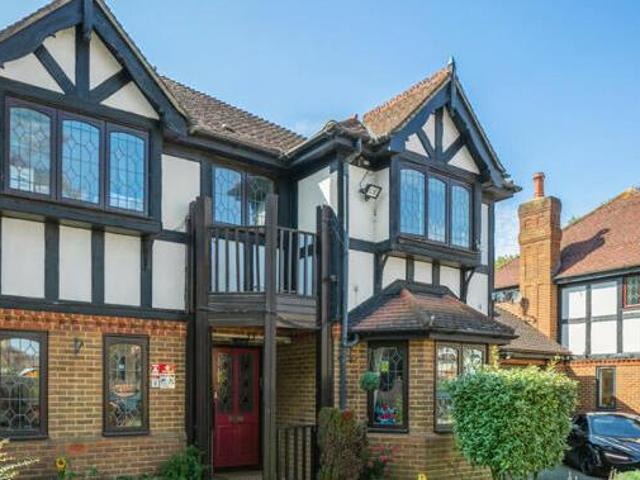 House for sale in Isleworth, Greater London
