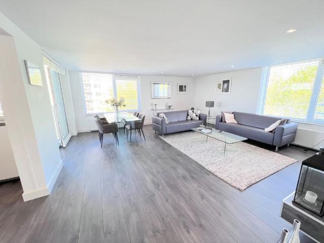 Appartement te huur in Diemen, Diemen-Noord