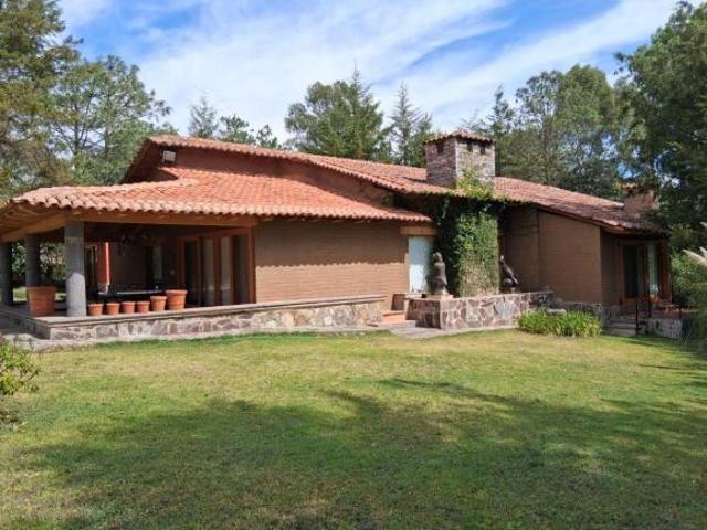 Hermosa Cabaña Venta 1,553 m², 4 Habitaciones + Tapanco, Terraza, Country Club Tapalpa, Jalisco