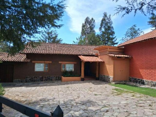 Hermosa Cabaña Venta 1,553 m², 4 Habitaciones + Tapanco, Terraza, Country Club Tapalpa, Jalisco