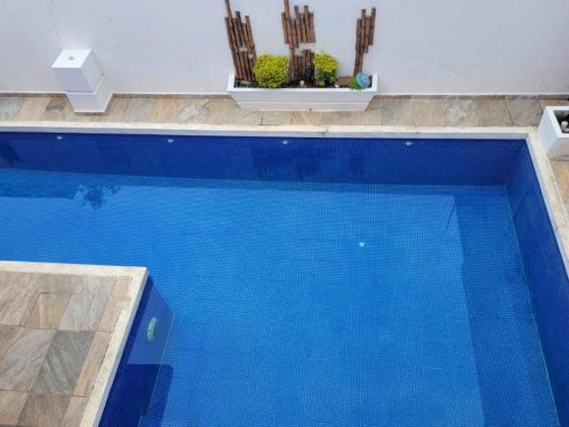 HERMOSA CASA DE UN PISO CON ALBERCA