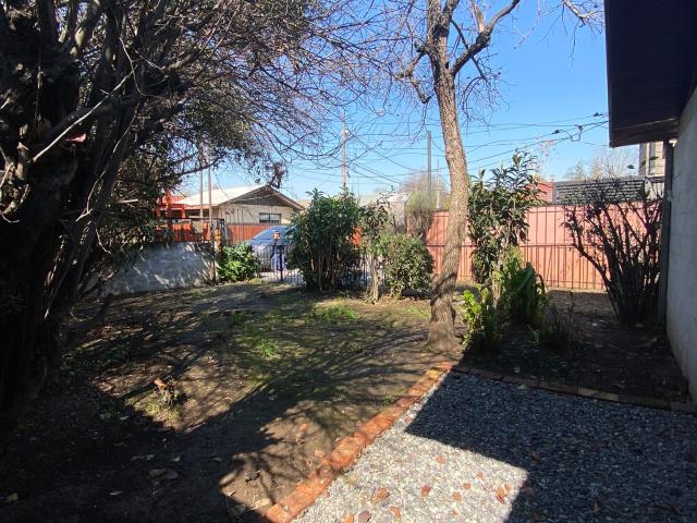 Hermosa Casa En Pasaje, A Pasos Del Metro, Amplio Jardín