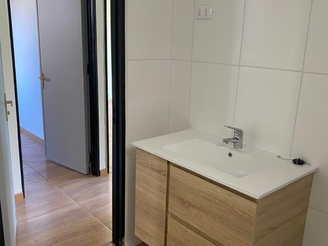 Hermosa Casa En Pasaje, A Pasos Del Metro, Amplio Jardín