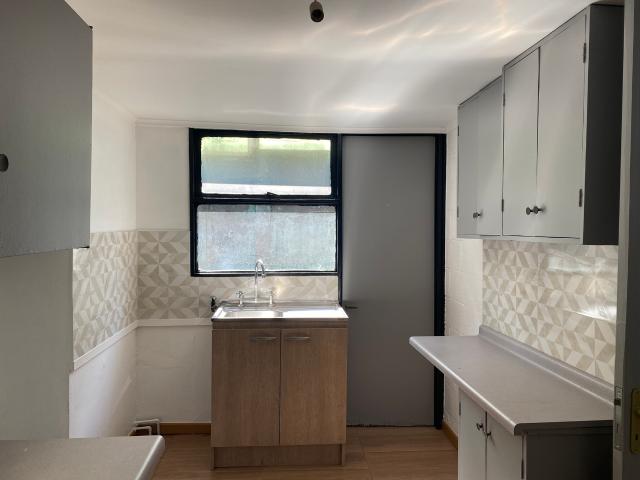 Hermosa Casa En Pasaje, A Pasos Del Metro, Amplio Jardín