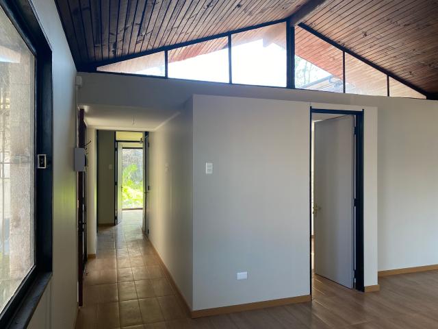 Hermosa Casa En Pasaje, A Pasos Del Metro, Amplio Jardín