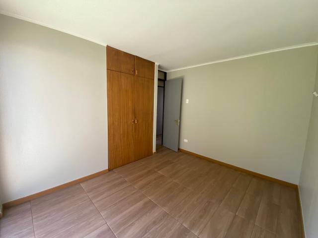 Hermosa Casa En Pasaje, A Pasos Del Metro, Amplio Jardín