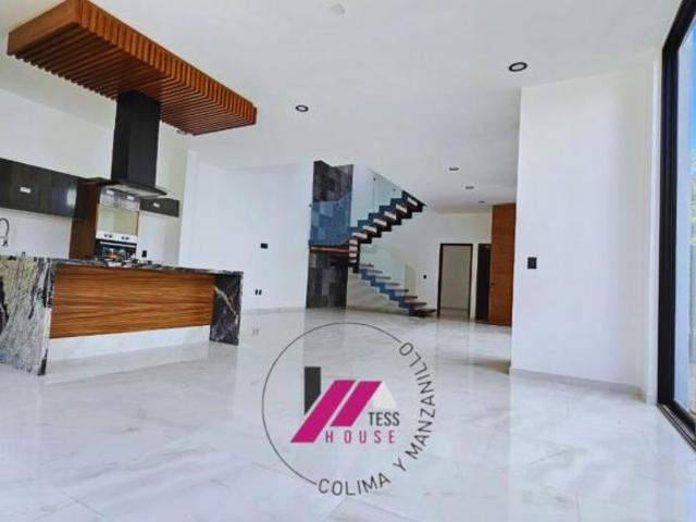 HERMOSA CASA EN VENTA DENTRO DE CLUB SANTIAGO