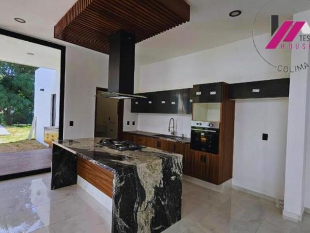 HERMOSA CASA EN VENTA DENTRO DE CLUB SANTIAGO