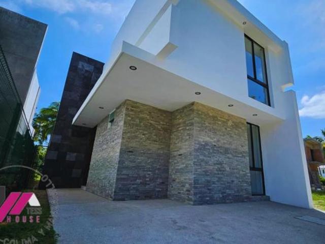 HERMOSA CASA EN VENTA DENTRO DE CLUB SANTIAGO