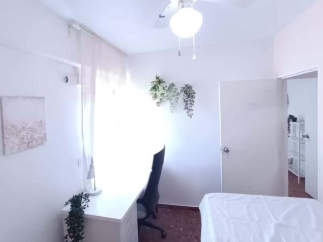 Habitación en alquiler en Cerro-Amate, Sevilla