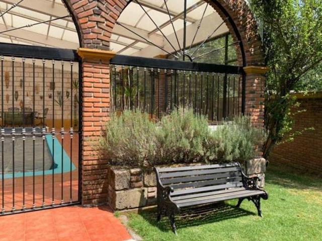 HERMOSA QUINTA EN EL AJUSCO CON CABALLERIZAS Y ALBERCA