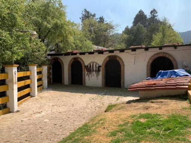 HERMOSA QUINTA EN EL AJUSCO CON CABALLERIZAS Y ALBERCA