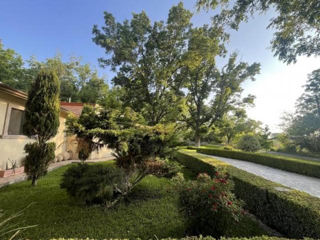 HERMOSA RESIDENCIA CON PRECIOSAS AREAS VERDES EN FRACC. EXCLUSIVO AL NORTE