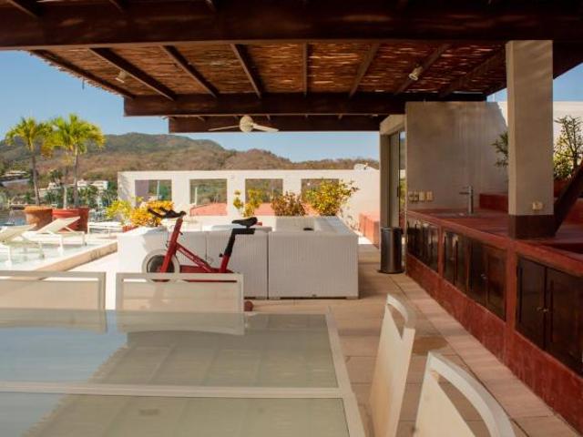 Hermoso Penthouse en Marina Ixtapa con Roof Garden y Alberca Privada