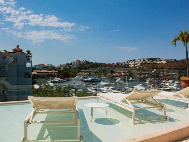 Hermoso Penthouse en Marina Ixtapa con Roof Garden y Alberca Privada