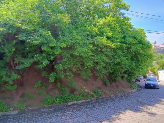 HERMOSO TERRENO