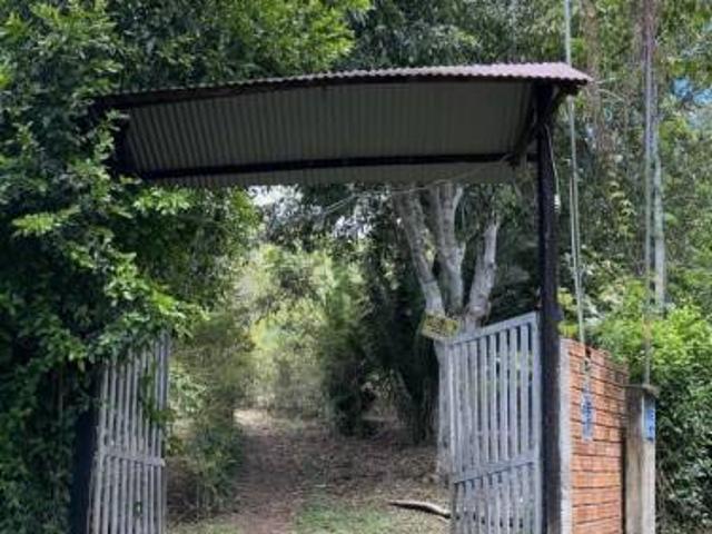 HERMOSO TERRENO CON CASA CONSTRUIDA TODOS LOS SERVICIOS PARA INVERSION