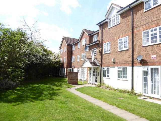 Apartment for rent in London Borough of Merton, Collier's Wood