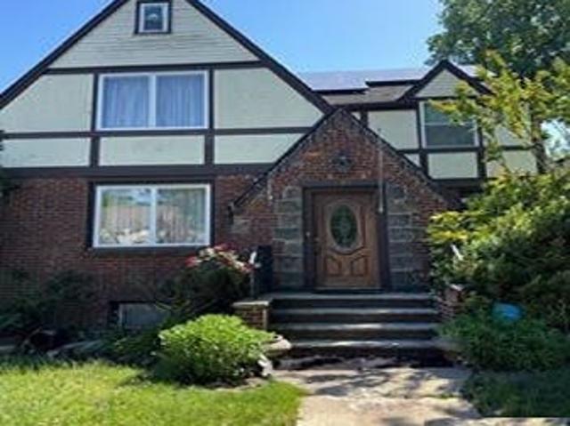 House for sale in Teaneck, New Jersey