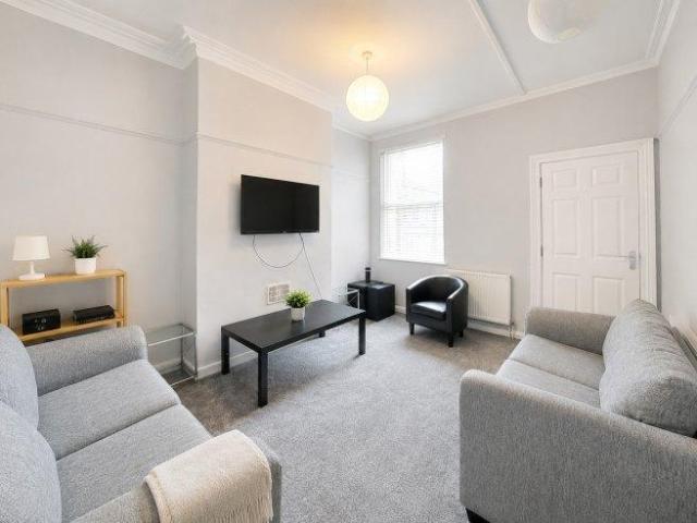 House for rent in Elmfield, Leicestershire
