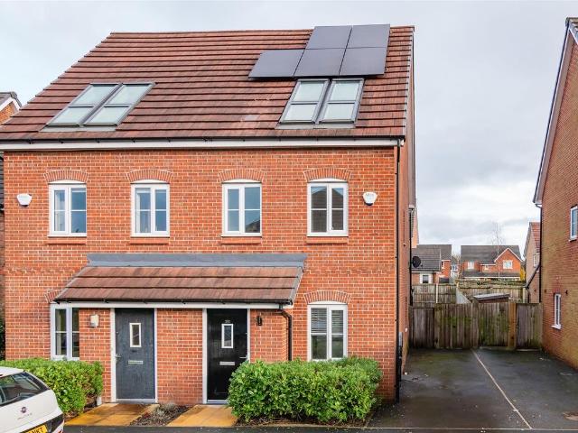 House for rent in Linnyshaw, Salford