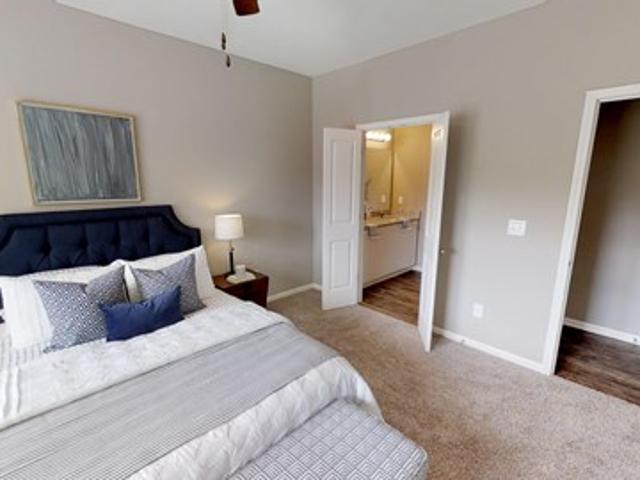 Townhouse for rent in Shawnee Mission