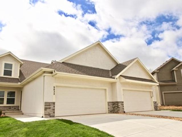 Townhouse for rent in Shawnee Mission