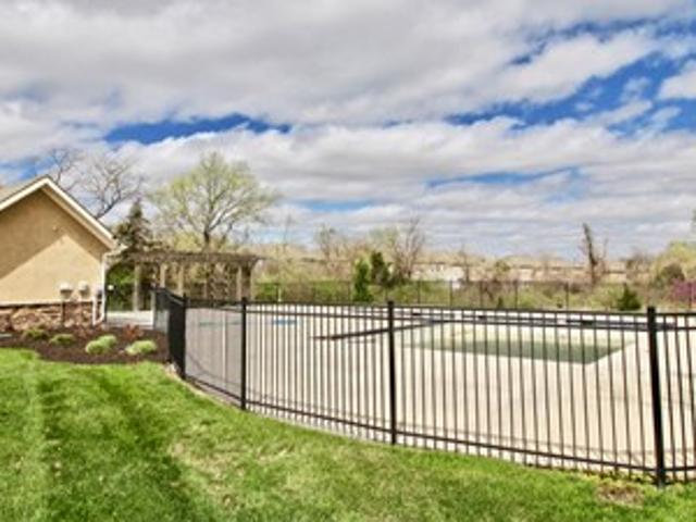 Townhouse for rent in Shawnee Mission