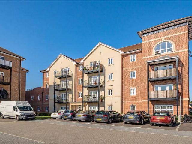 Apartment for rent in Blackhills, Surrey