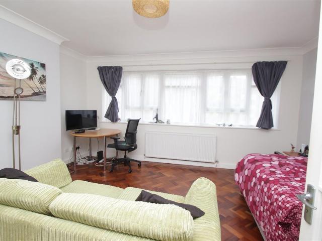 Studio for rent in Palmers Green, Greater London