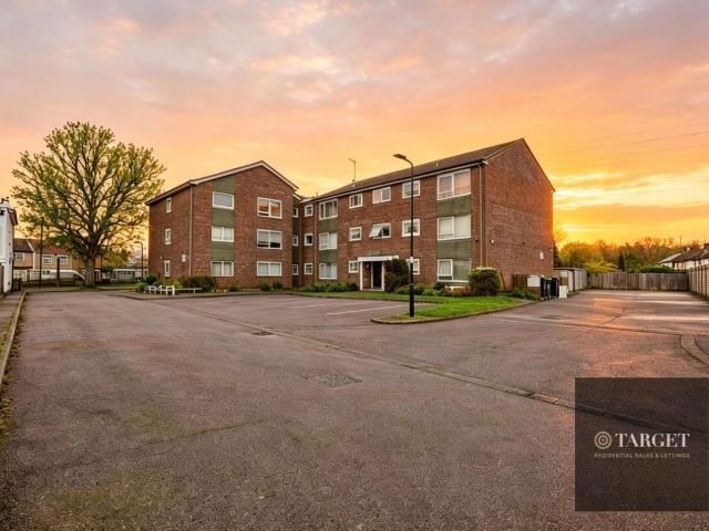 Apartment for rent in Freezywater, Greater London