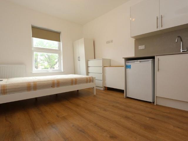 Studio for rent in Freezywater, Greater London