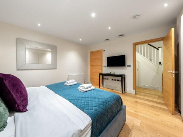Townhouse for rent in London, Mayfair
