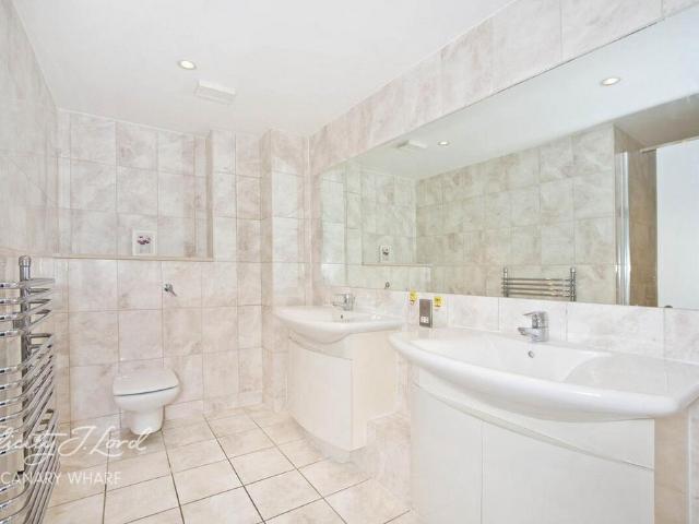 House for rent in Canary Wharf, Greater London